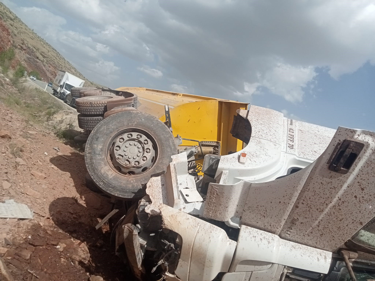 Hafriyat Kamyonunun Devrildiği Kazada 1 Kişi Yaralandı