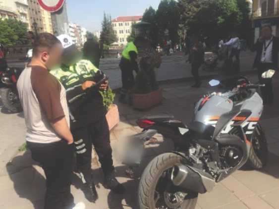 Eskişehir'de polis ekiplerince, trafiğe