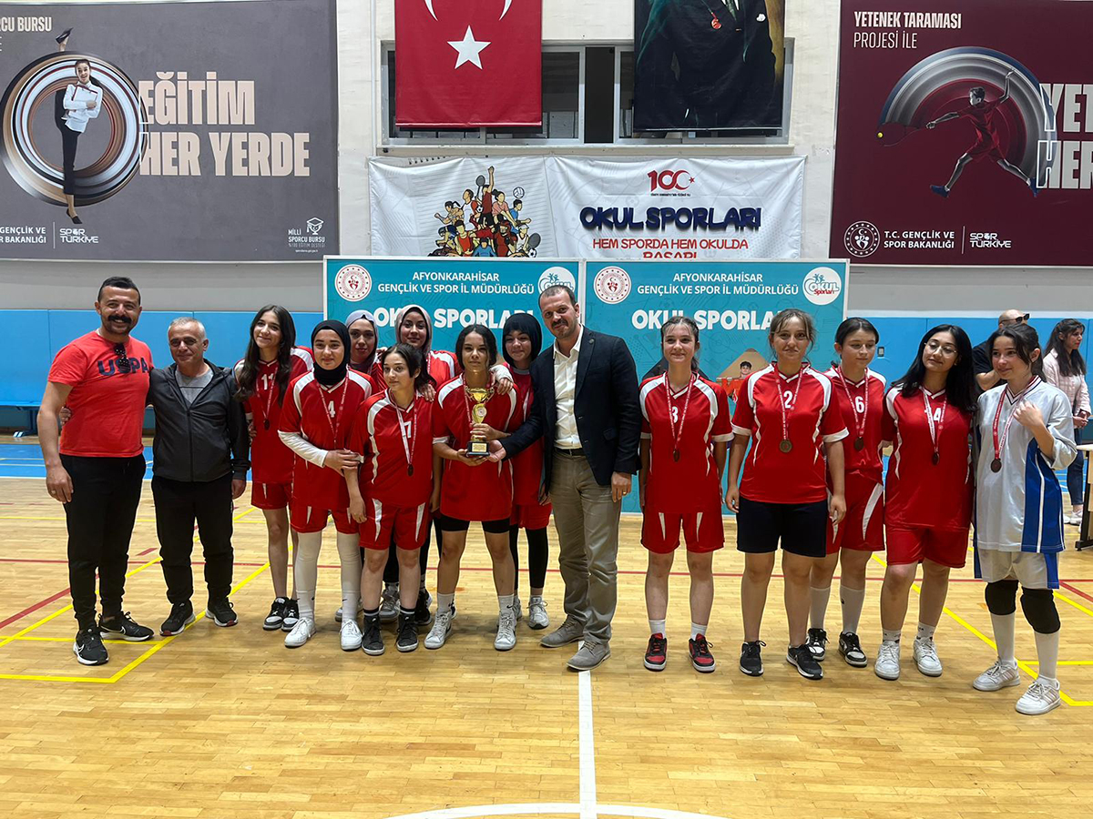 Okul Sporları İkinci Küme Genç Kız Futsal Müsabakaları Tamamlandı